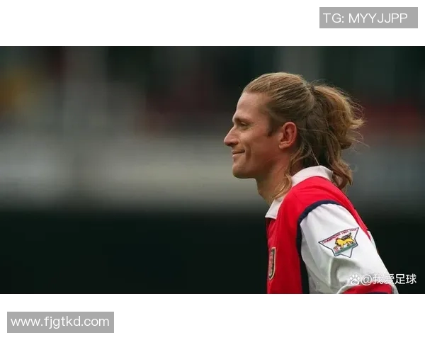 足球明星背后的奋斗与荣耀：从草根到巅峰的传奇故事